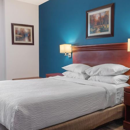 Days Inn By Wyndham Hamilton - Downtown Esterno foto