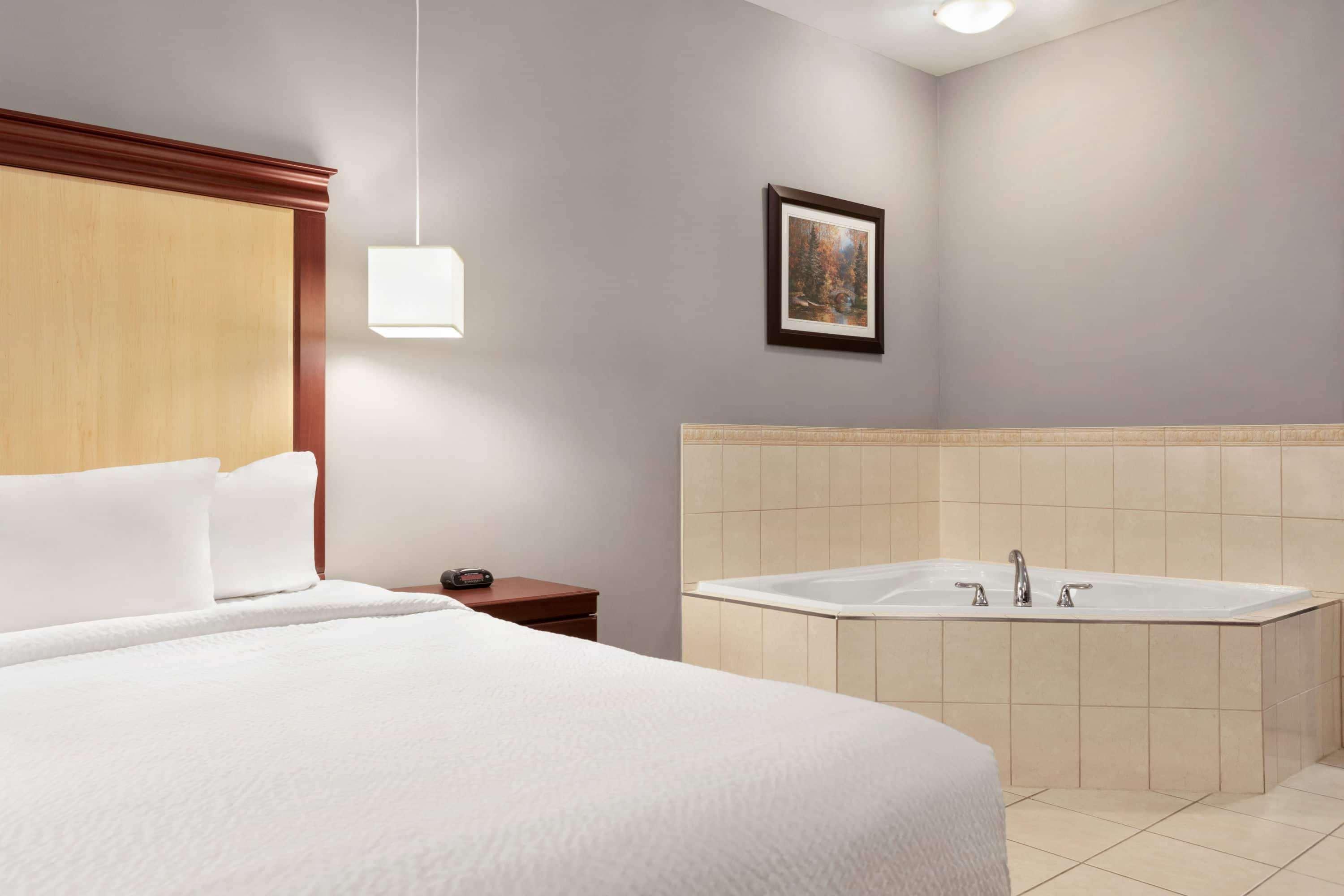 Days Inn By Wyndham Hamilton - Downtown Esterno foto
