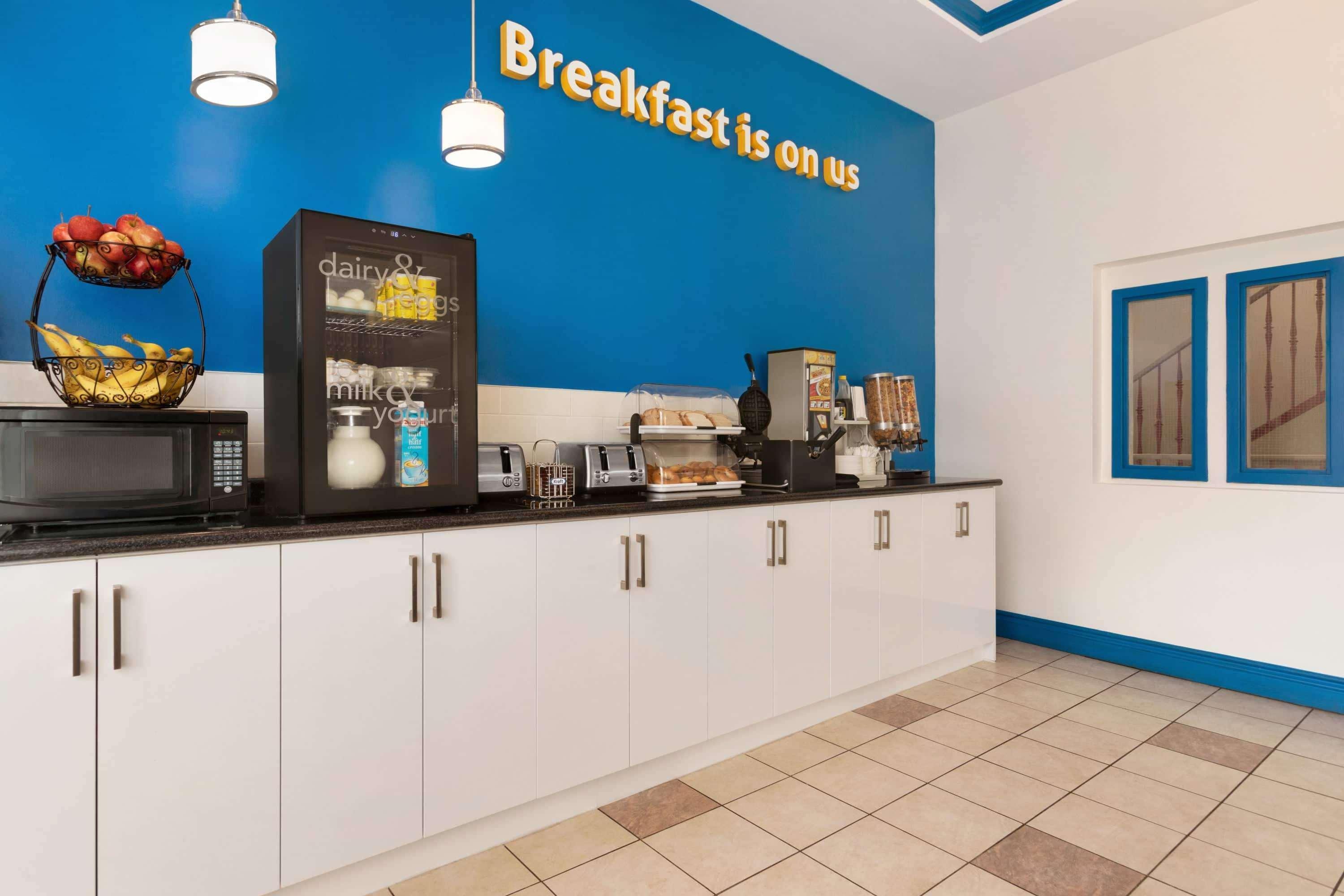 Days Inn By Wyndham Hamilton - Downtown Esterno foto