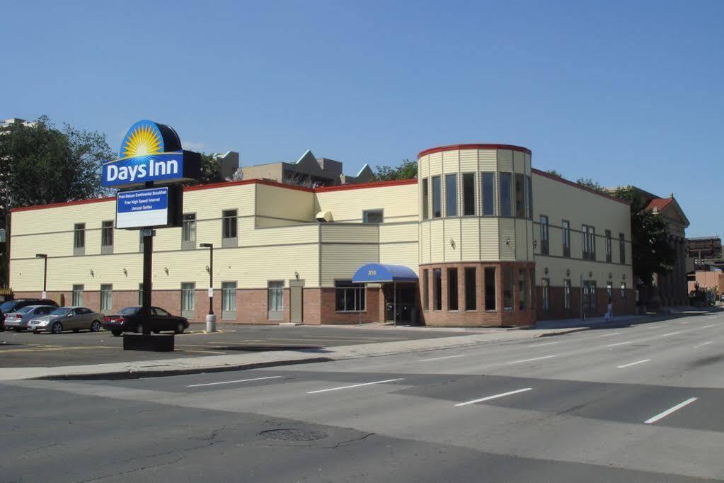 Days Inn By Wyndham Hamilton - Downtown Esterno foto